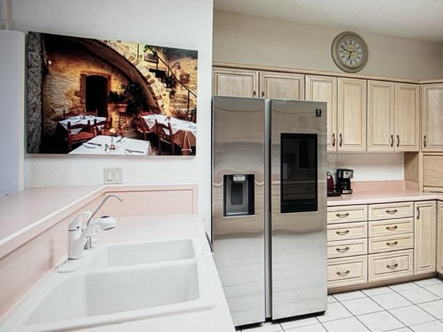 Kitchen with Roll out in cabinets